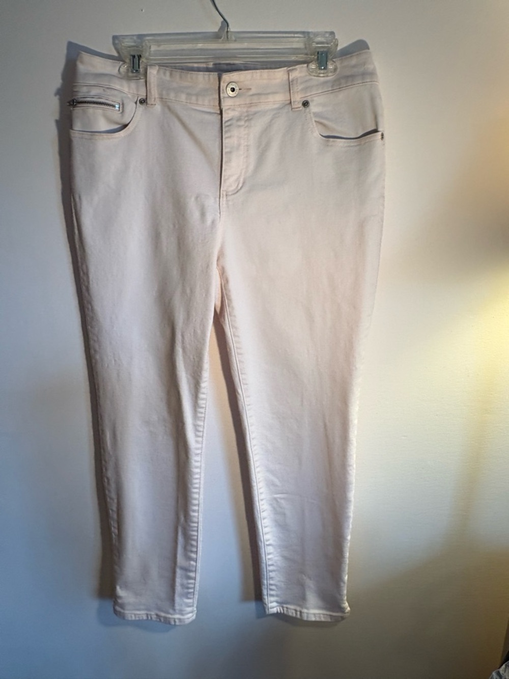 Chico’s Platinum Denim Light Pink Cropped Jeans Size 1.5 Mid Rise Stretch
